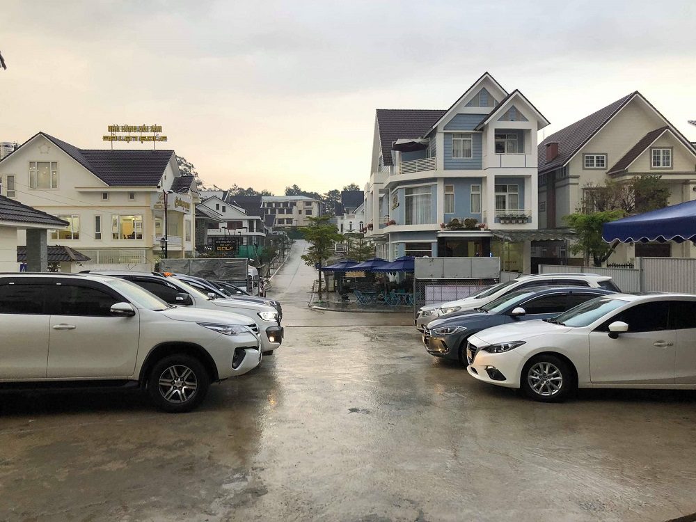 Tự thuê ô tô lái di chuyển đến Tea Resort Prenn