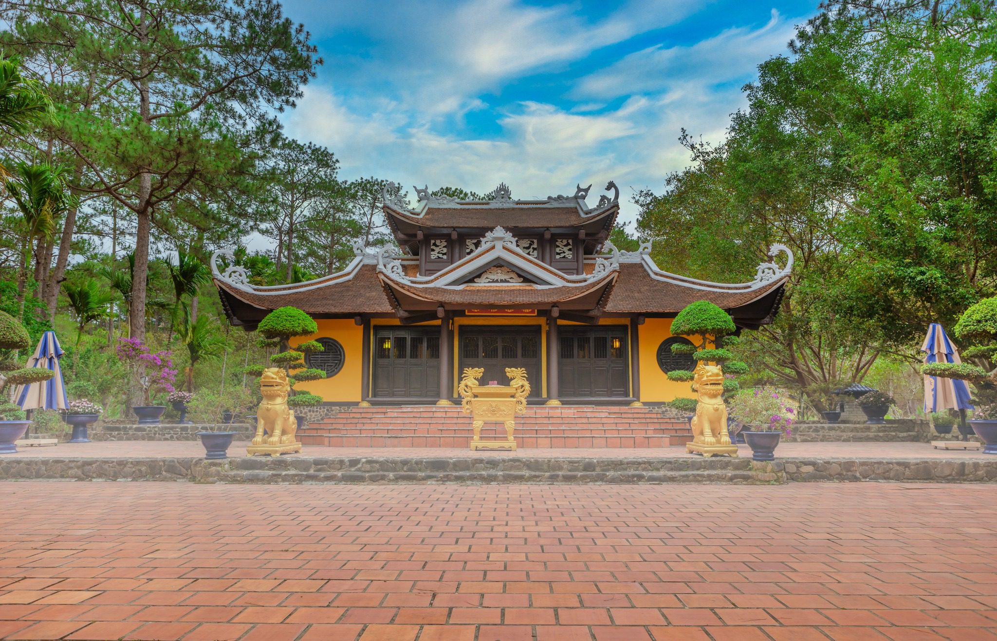 Đền Hùng khu du lịch Tea Resort Prenn