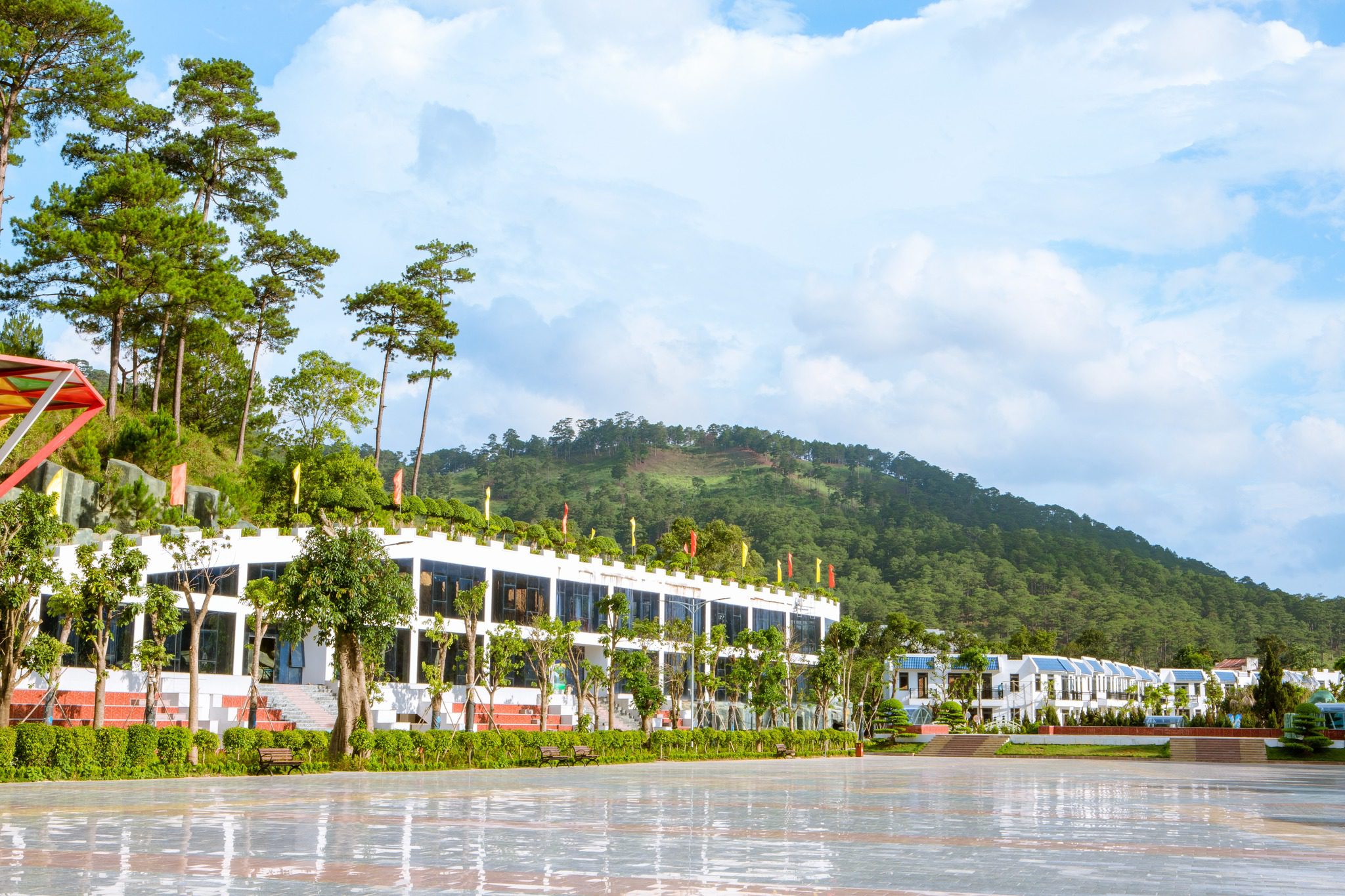 Explore the classy entertainment resort paradise of Da Lat
