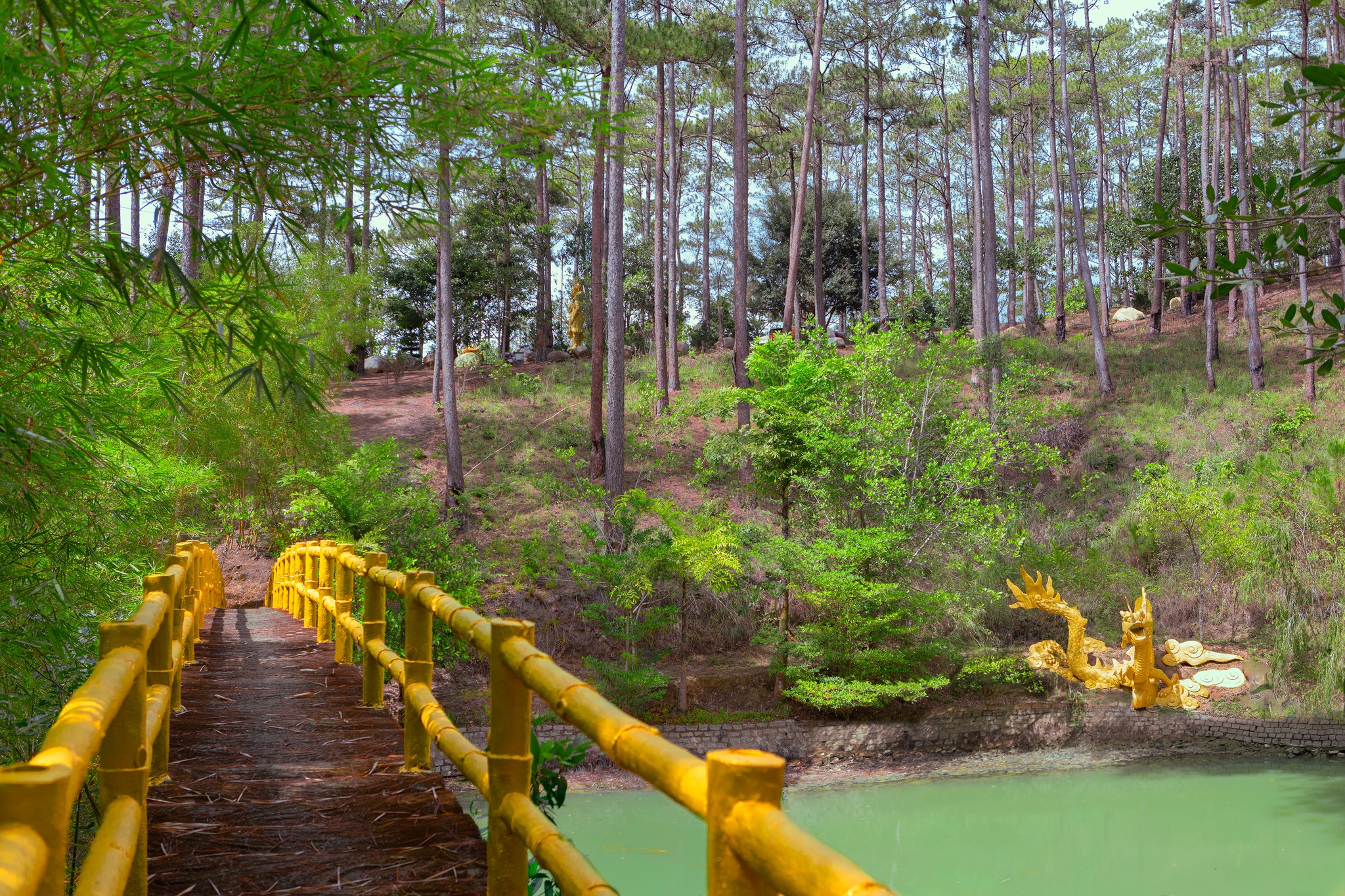 Hồ Long Mạch trong xanh