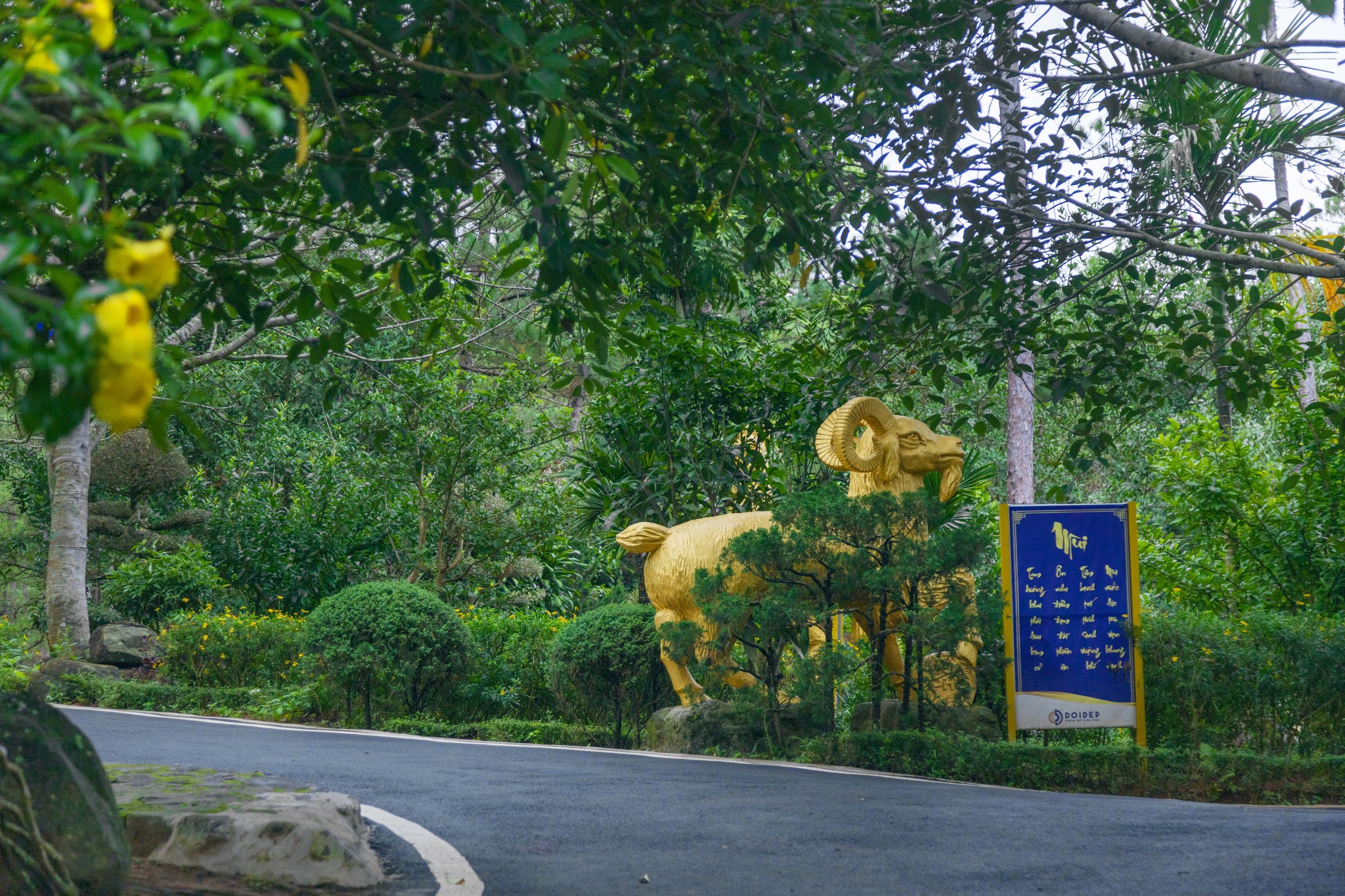 Park of 12 zodiac animals