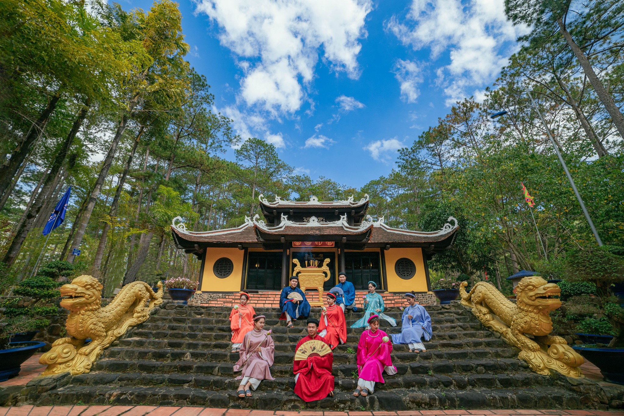 Angles for taking photos in ancient costumes at Tea Resort Prenn