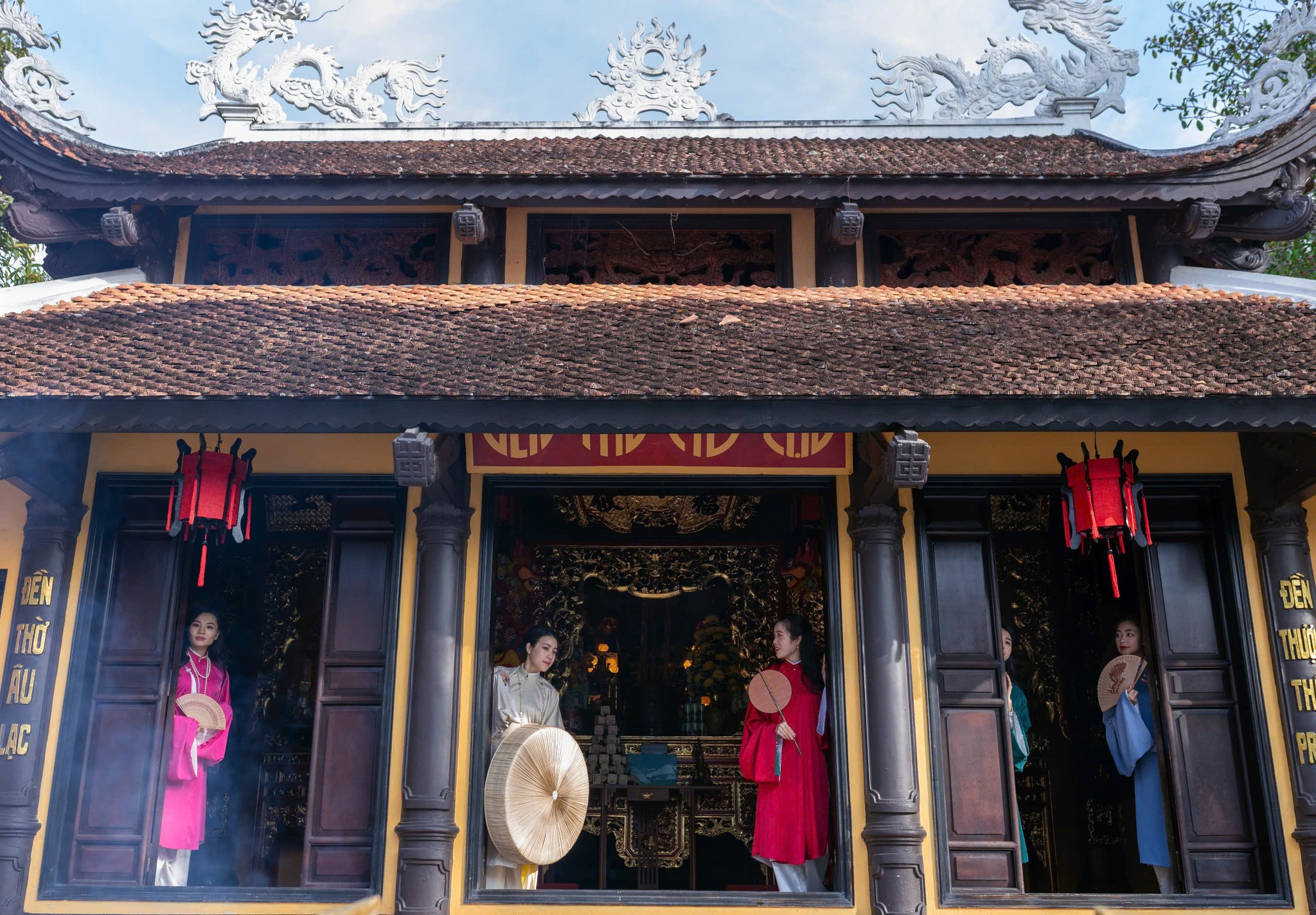 Visit and check-in with traditional costumes at Hung Temple Complex 